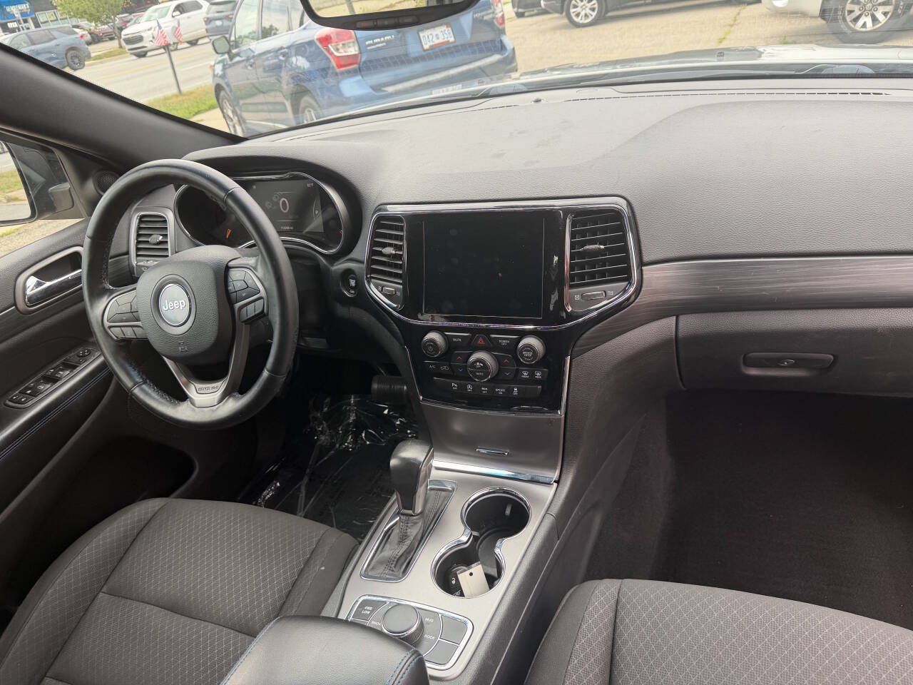 Used 2019 Jeep Grand Cherokee Laredo AWD/4WD image 12