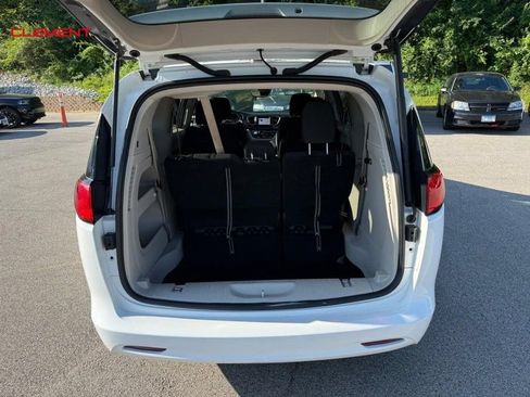 Used 2023 Chrysler Voyager LX FWD image 6