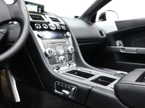 Used 2015 Aston Martin DB9 Volante RWD image 28
