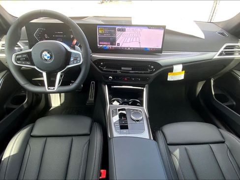 Used 2026 BMW 330i Sedan w/ M Sport Package RWD image 5