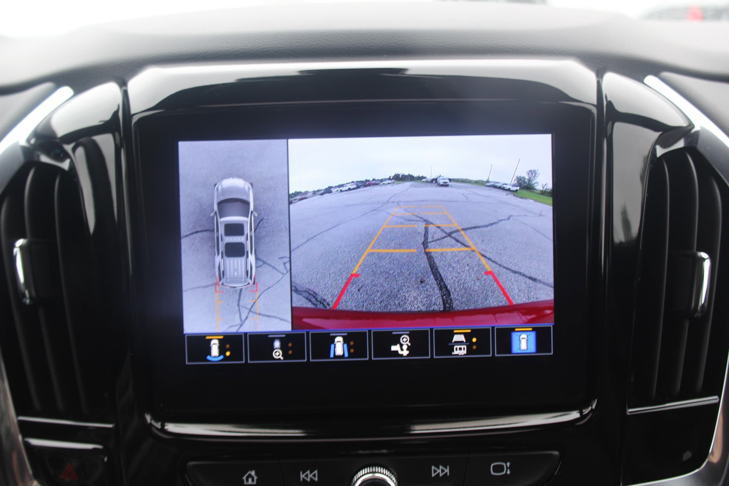 Used 2023 Chevrolet Traverse LT w/ LT Premium Package AWD/4WD image 11