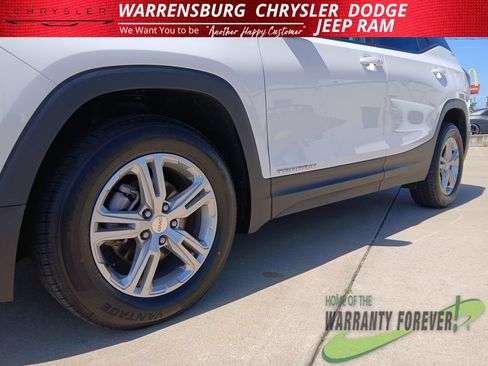 Used 2024 GMC Terrain SLE AWD/4WD image 34