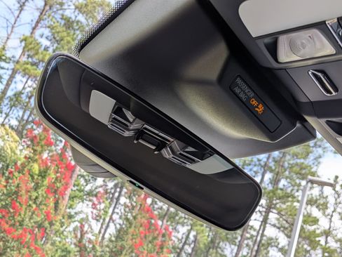 Certified 2025 Porsche Macan S AWD/4WD image 19