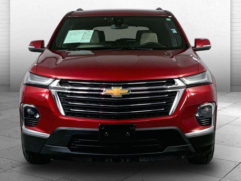 Used 2023 Chevrolet Traverse LT image 2