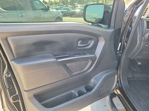 Used 2021 Nissan Titan S image 24