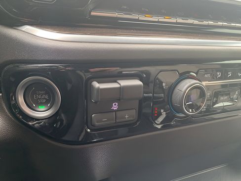 Used 2025 Chevrolet Silverado 1500 RST w/ Z71 Off-Road Package image 13