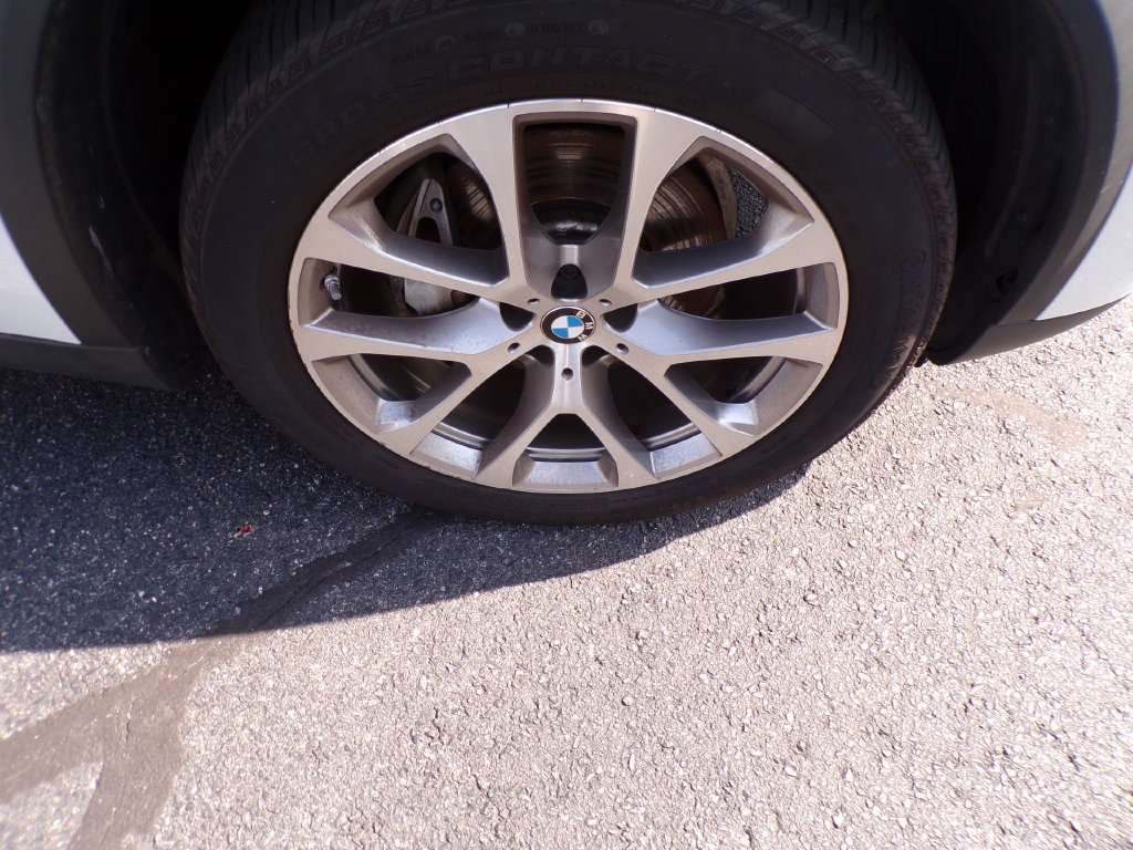 Used 2022 BMW X5 xDrive40i w/ Premium Package AWD/4WD image 5