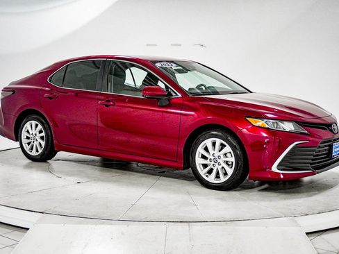 Used 2022 Toyota Camry LE image 13