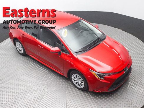 Used 2020 Toyota Corolla LE FWD image 3