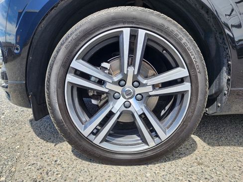 Used 2019 Volvo XC60 T5 Momentum w/ Premium Package AWD/4WD image 42