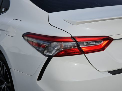 Used 2019 Toyota Camry SE w/ Carpet Mat Package image 34