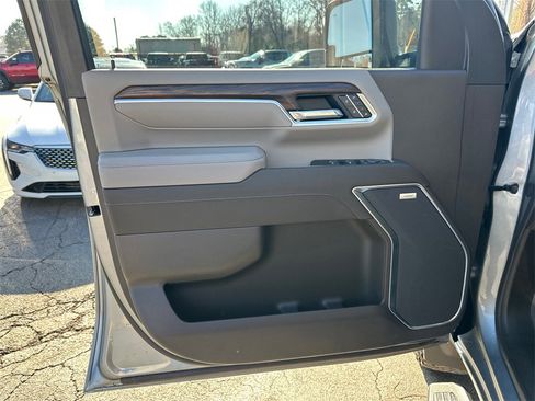 Used 2025 GMC Sierra 2500 SLT w/ SLT Premium Package image 11