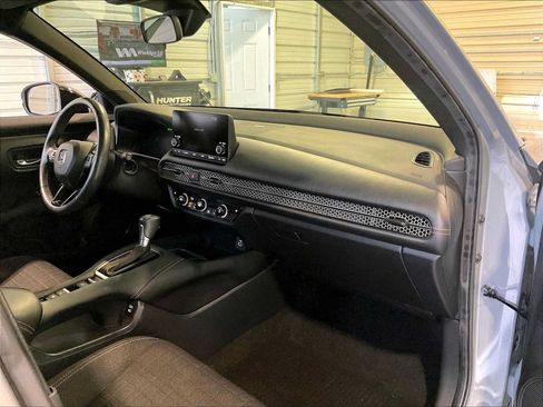 Used 2025 Honda HR-V Sport image 17