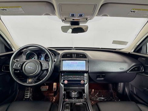 Used 2019 Jaguar XE Premium AWD/4WD image 23