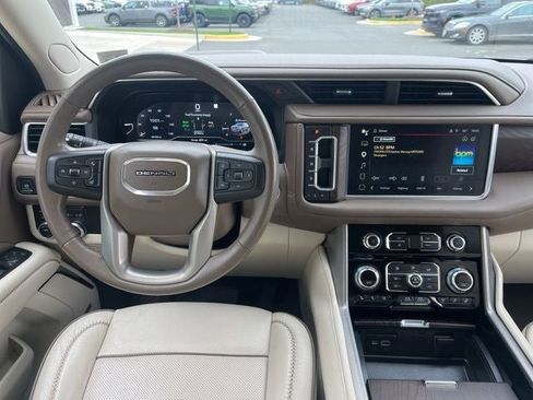 Used 2022 GMC Yukon XL Denali AWD/4WD image 17