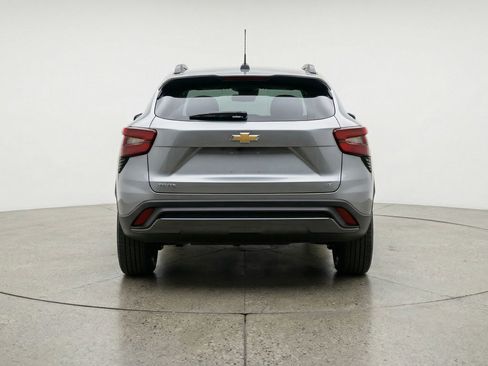 Used 2025 Chevrolet Trax LT FWD image 7
