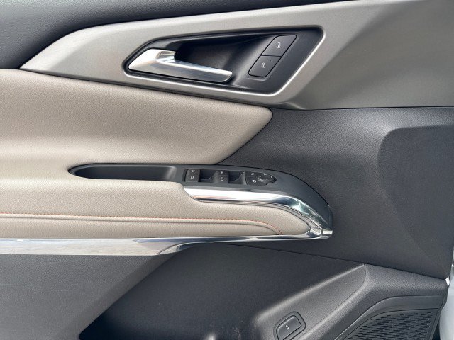 Used 2026 Chevrolet Traverse LT w/ Driver Confidence Package FWD image 19