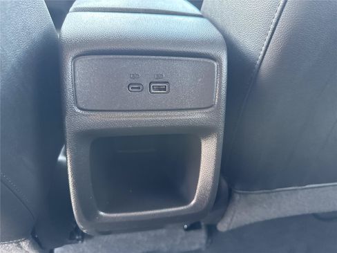 Used 2025 Chevrolet Trax LT w/ LT Convenience Package FWD image 24