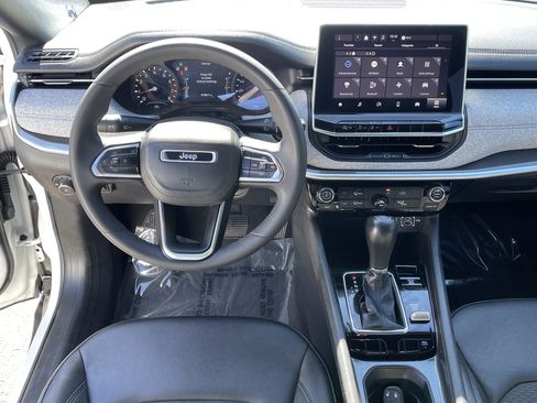 Used 2024 Jeep Compass Latitude AWD/4WD image 12