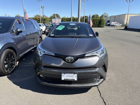Used 2019 Toyota C-HR Limited image 2