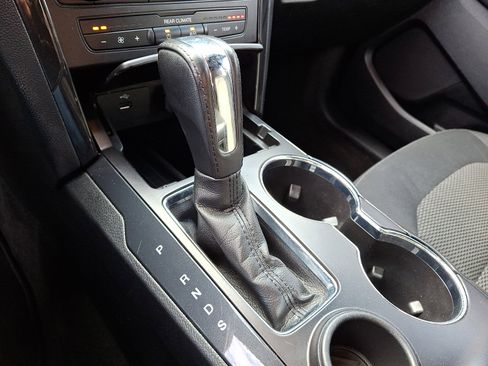 Used 2017 Ford Explorer XLT image 16