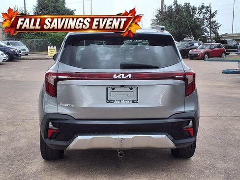 Used 2024 Kia Seltos EX FWD image 8