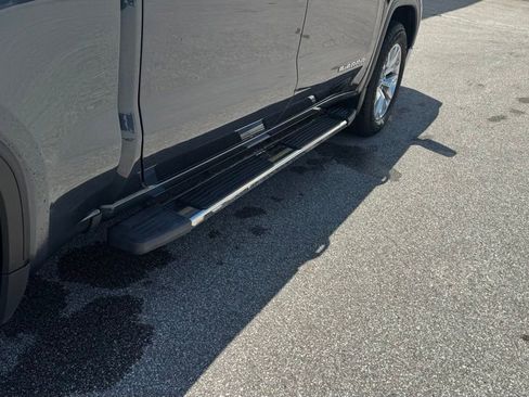Used 2022 GMC Sierra 1500 SLT AWD/4WD image 9