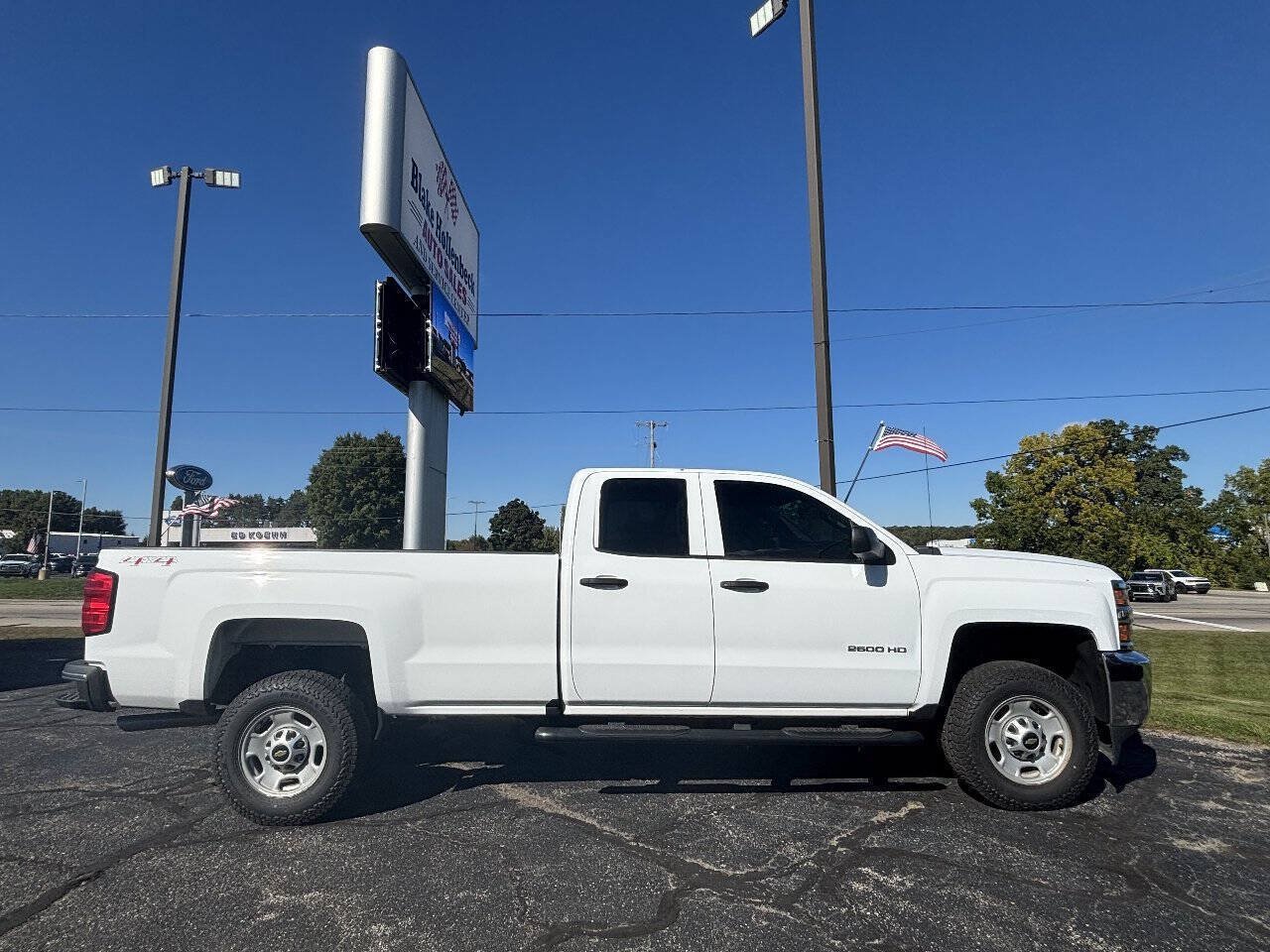 Used 2017 Chevrolet Silverado 2500 W/T AWD/4WD image 2