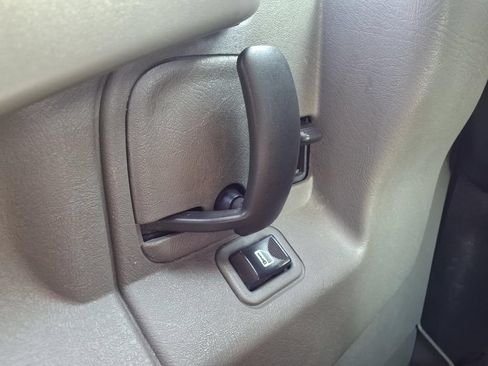 Used 2016 Chevrolet Express 2500 RWD image 26