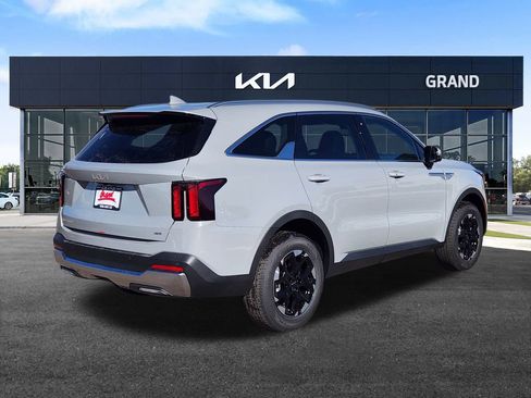 New 2026 Kia Sorento S image 5