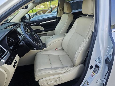 Used 2016 Toyota Highlander XLE image 14