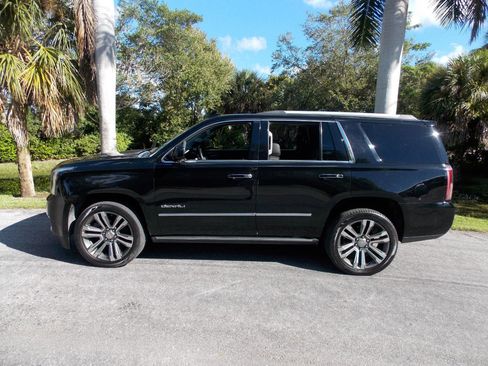 Used 2020 GMC Yukon Denali w/ Denali Premium Package image 15