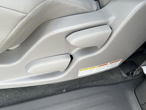 Used 2017 Toyota Sienna XLE w/ XLE Navigation Package FWD image 45