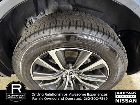 Used 2024 Toyota Venza LE image 4