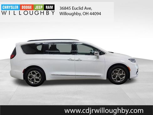 Used 2022 Chrysler Pacifica Limited FWD image 4