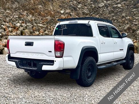 Used 2017 Toyota Tacoma TRD Sport w/ Premium & Technology Package AWD/4WD image 2
