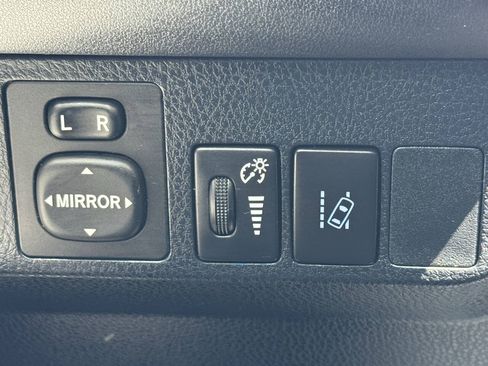 Used 2018 Toyota RAV4 LE AWD/4WD image 53