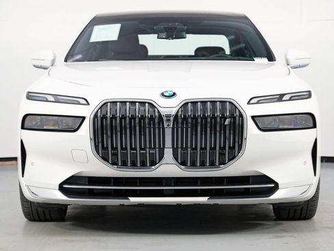 Used 2023 BMW i7 xDrive60 AWD/4WD image 4