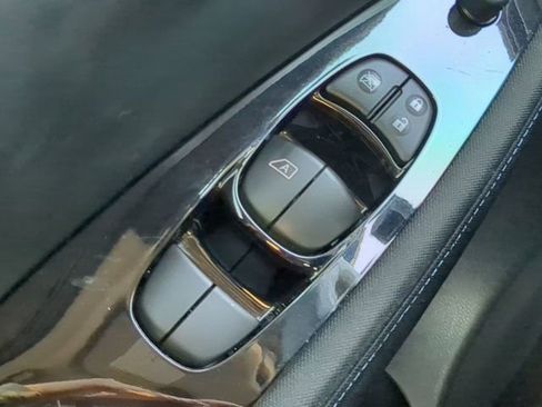 Used 2022 Nissan Leaf SV image 22