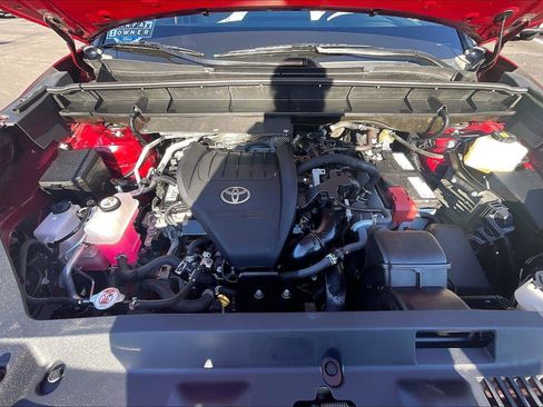 Used 2023 Toyota Highlander XLE image 9