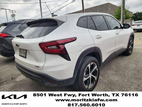 Used 2024 Chevrolet Trax RS FWD image 4