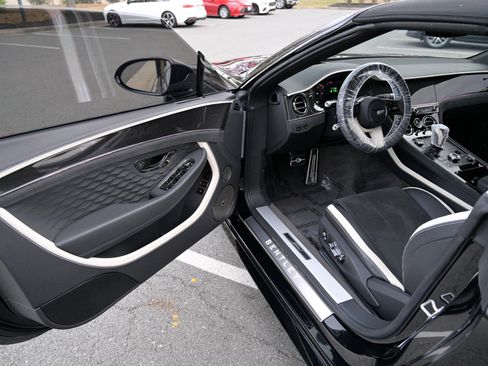 Used 2025 Bentley Continental GT Speed image 15