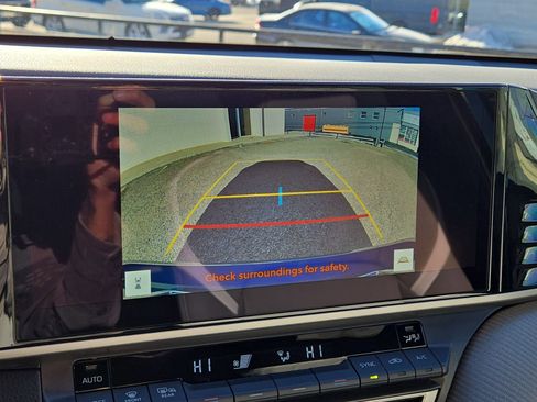 Used 2025 Toyota Camry SE image 18