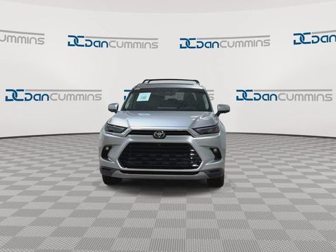 Used 2024 Toyota Grand Highlander AWD image 3