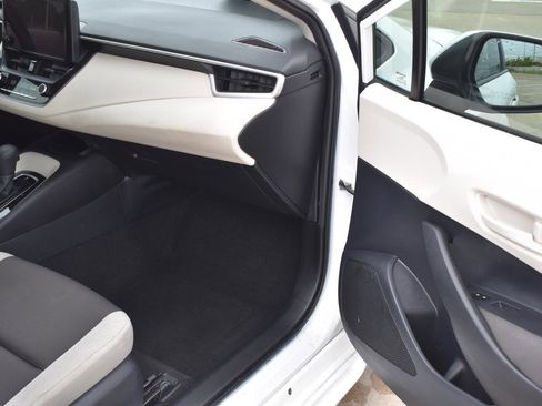 Used 2025 Toyota Corolla LE FWD image 14
