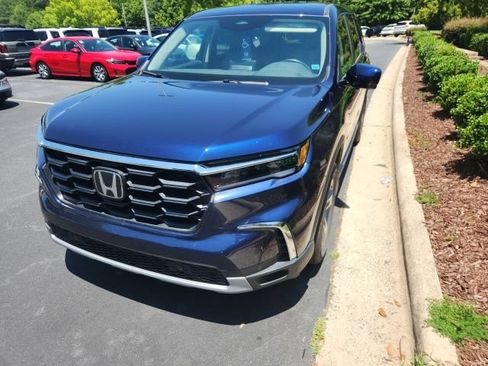 Used 2025 Honda Pilot EX-L image 3
