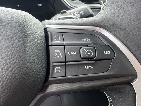 Used 2025 Jeep Grand Cherokee L Laredo RWD image 31