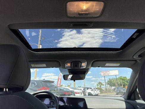 Used 2025 Hyundai Elantra SEL image 18