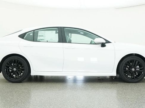 Used 2026 Toyota Camry SE FWD image 39
