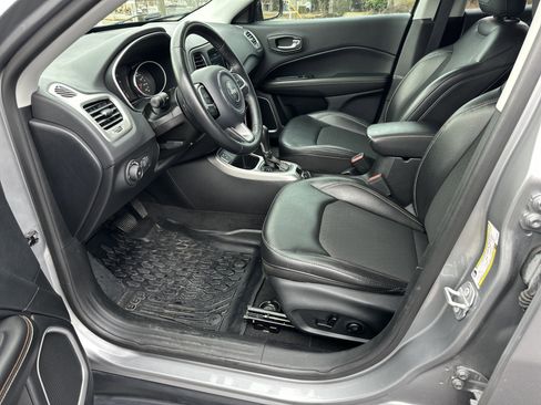 Used 2019 Jeep Compass Latitude w/ Popular Equipment Group image 10